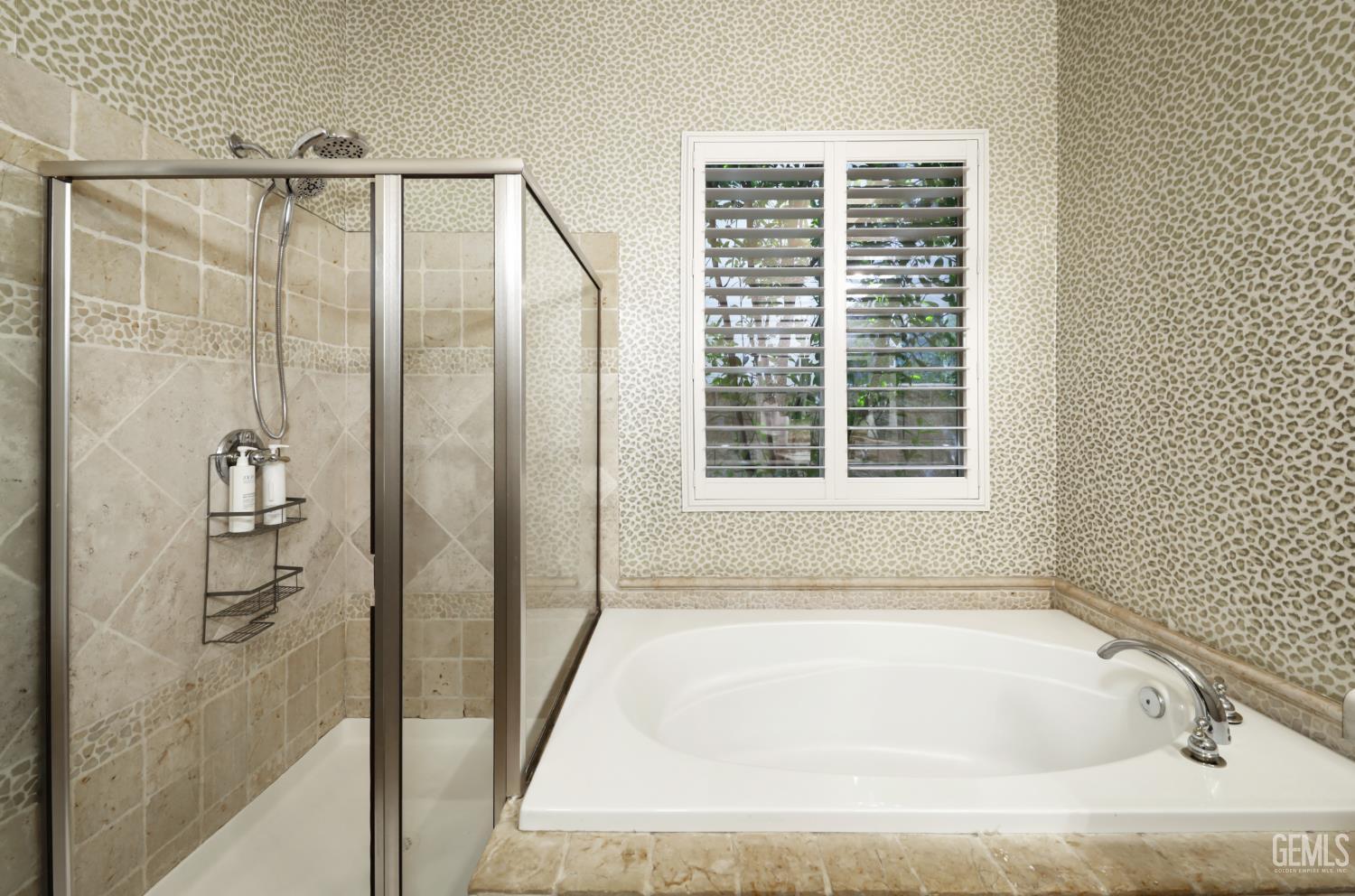 Bakersfield, California, 93312, United States, 3 Bedrooms Bedrooms, ,2 BathroomsBathrooms,Residential,For Sale,1987414