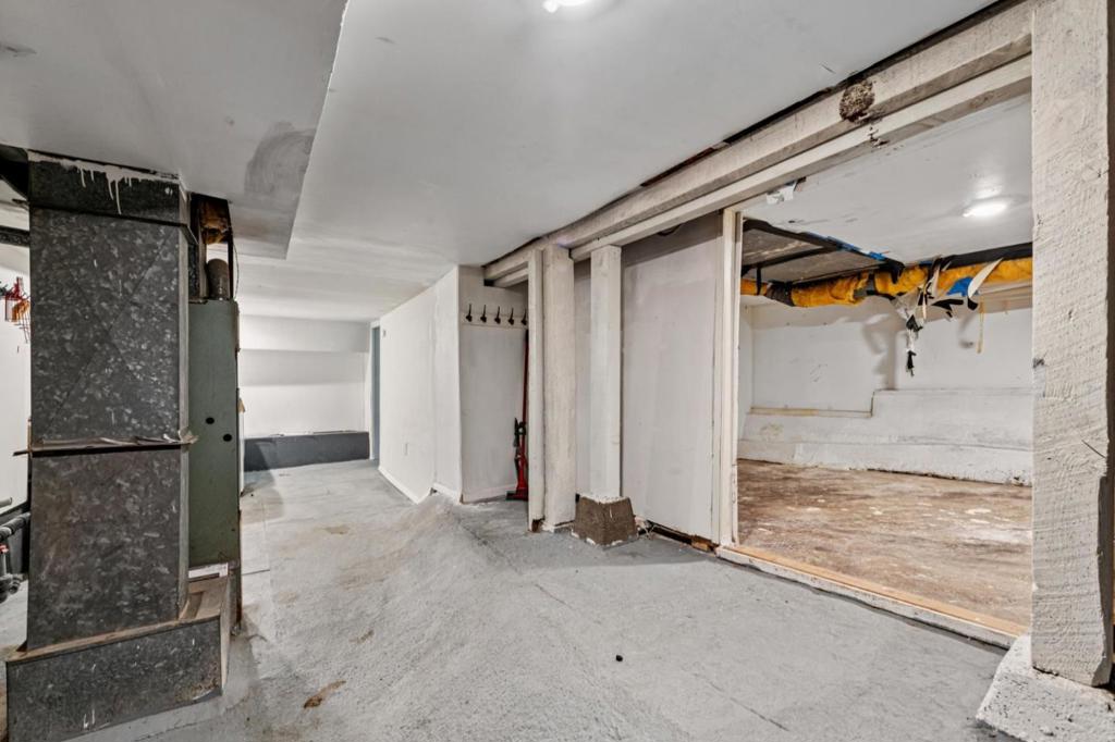 San Francisco, California, 94134, United States, 3 Bedrooms Bedrooms, ,2 BathroomsBathrooms,Residential,For Sale,1943072