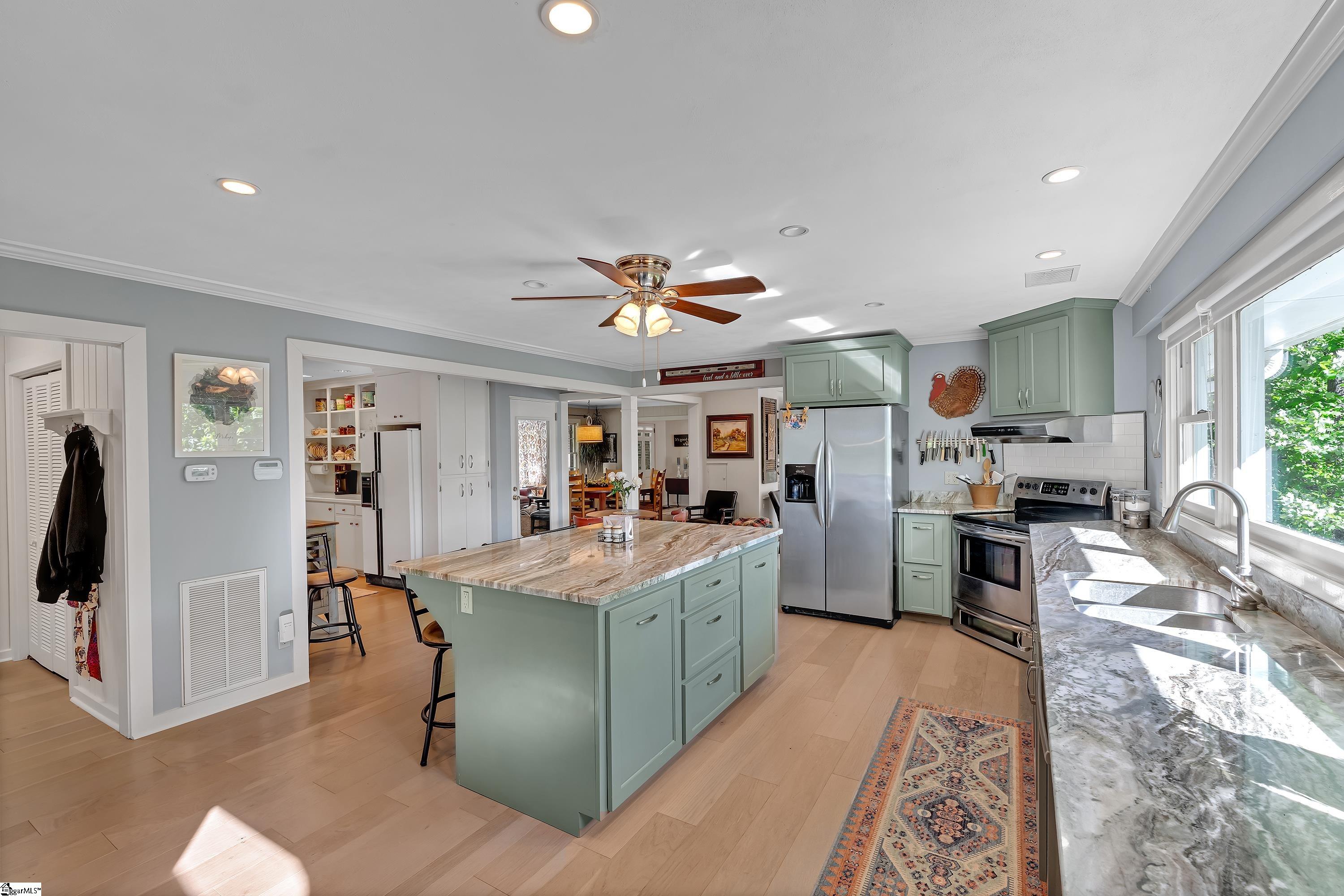 Landrum, South Carolina, 29356, United States, 3 Bedrooms Bedrooms, ,3 BathroomsBathrooms,Residential,For Sale,1948033