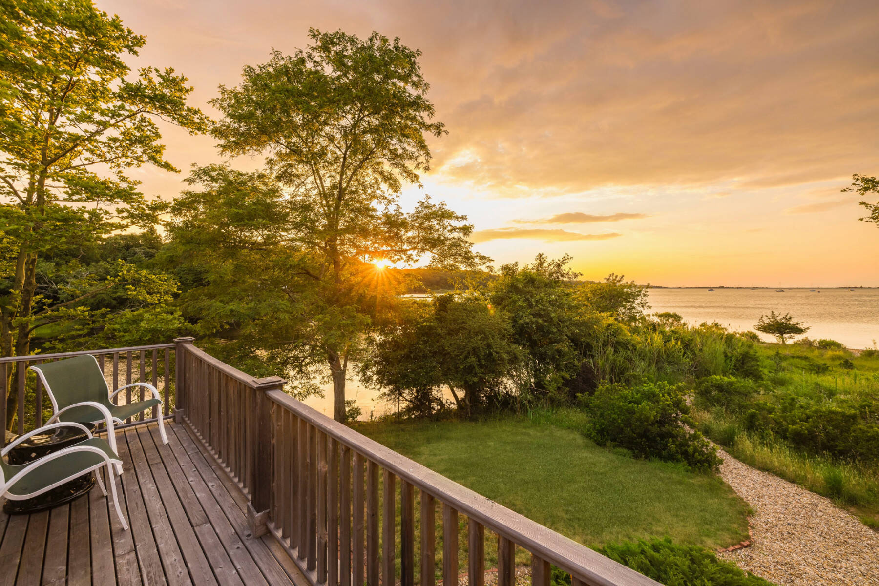  Sunrise to Sunset Views at this New Heavenly Waterfront Home - 物件實景