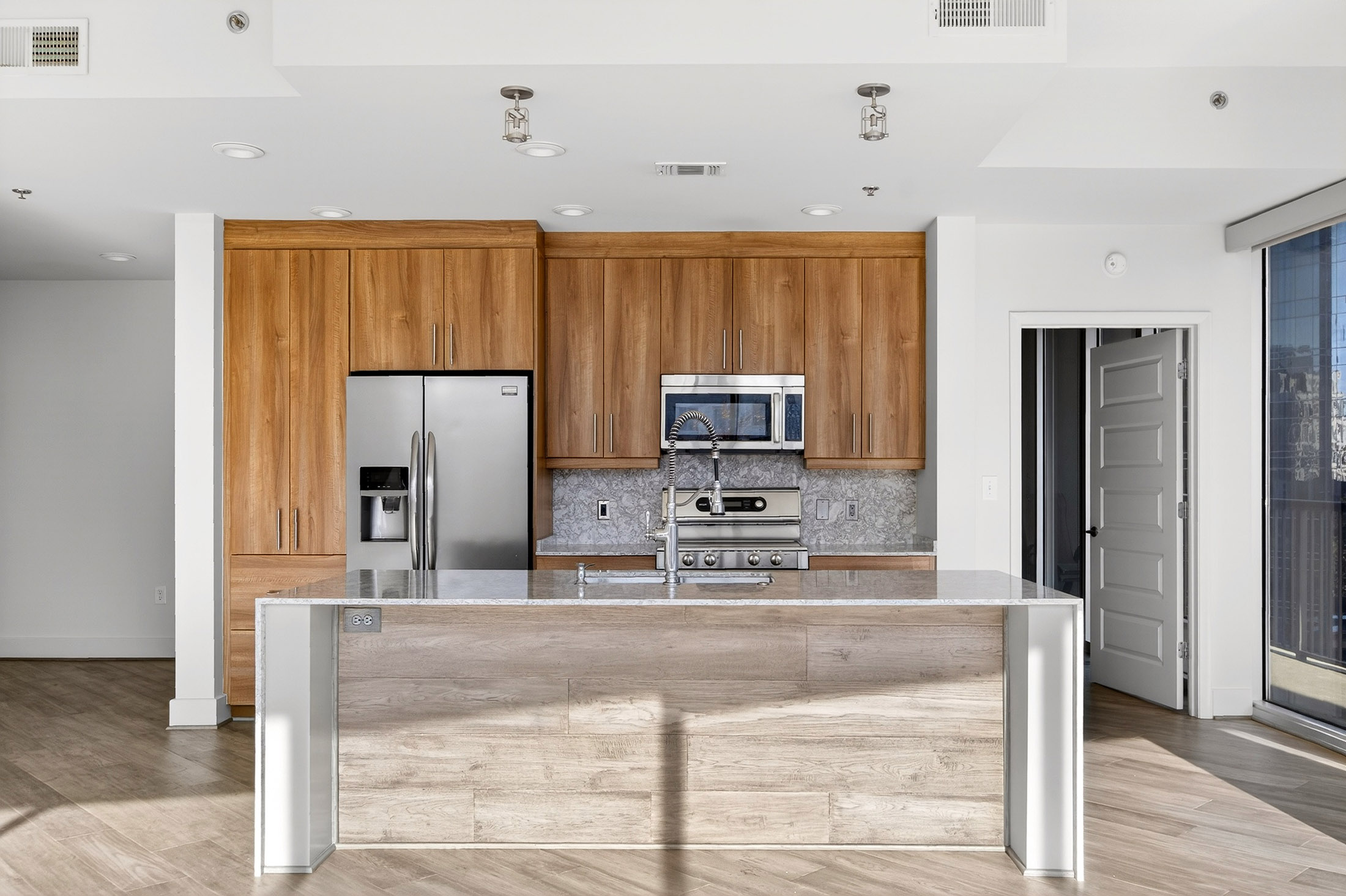  Iconic Intown Living at 1010 Midtown - 物件實景