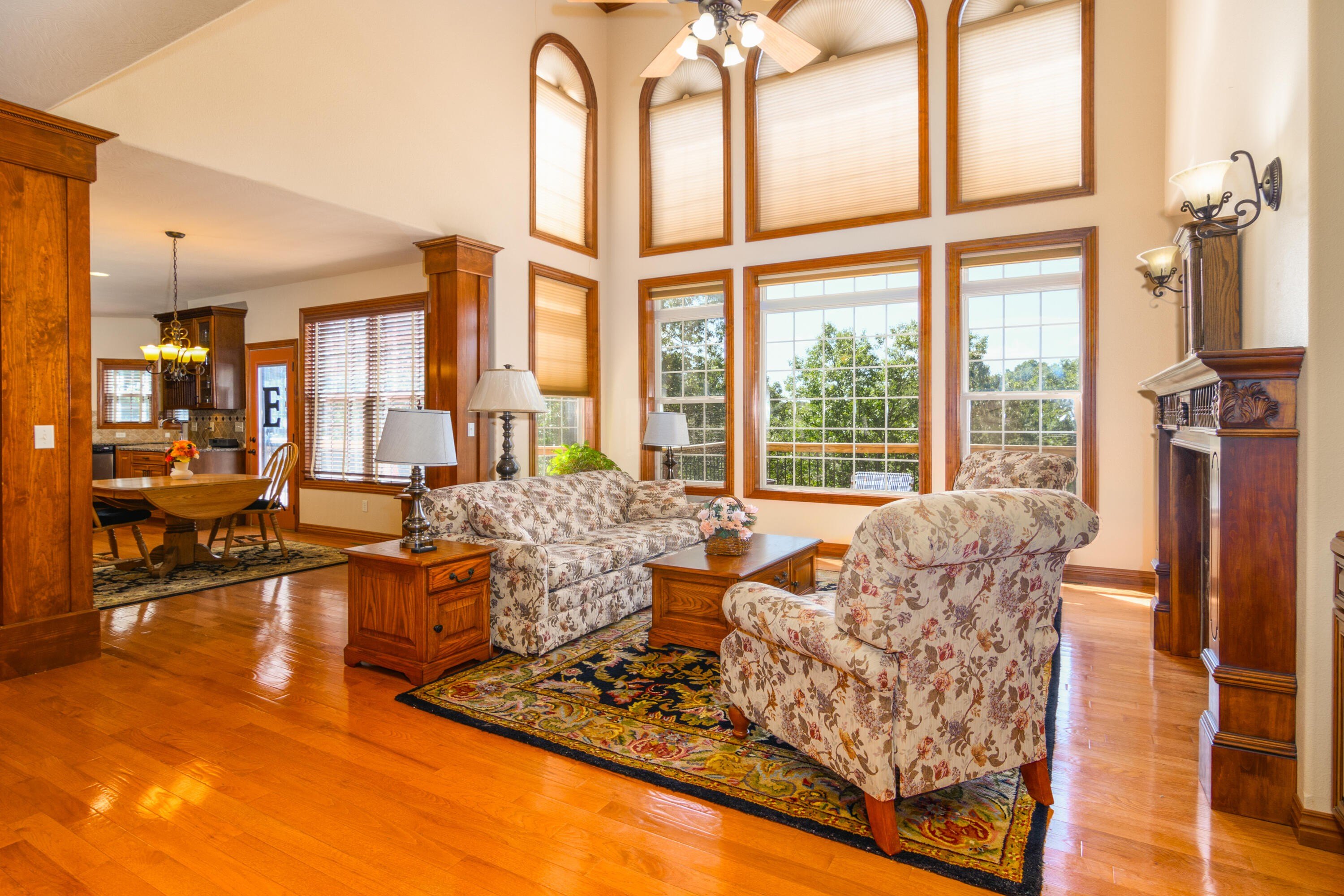 Walnut Shade, Missouri, 65771, United States, 6 Bedrooms Bedrooms, ,5 BathroomsBathrooms,Residential,For Sale,1975828