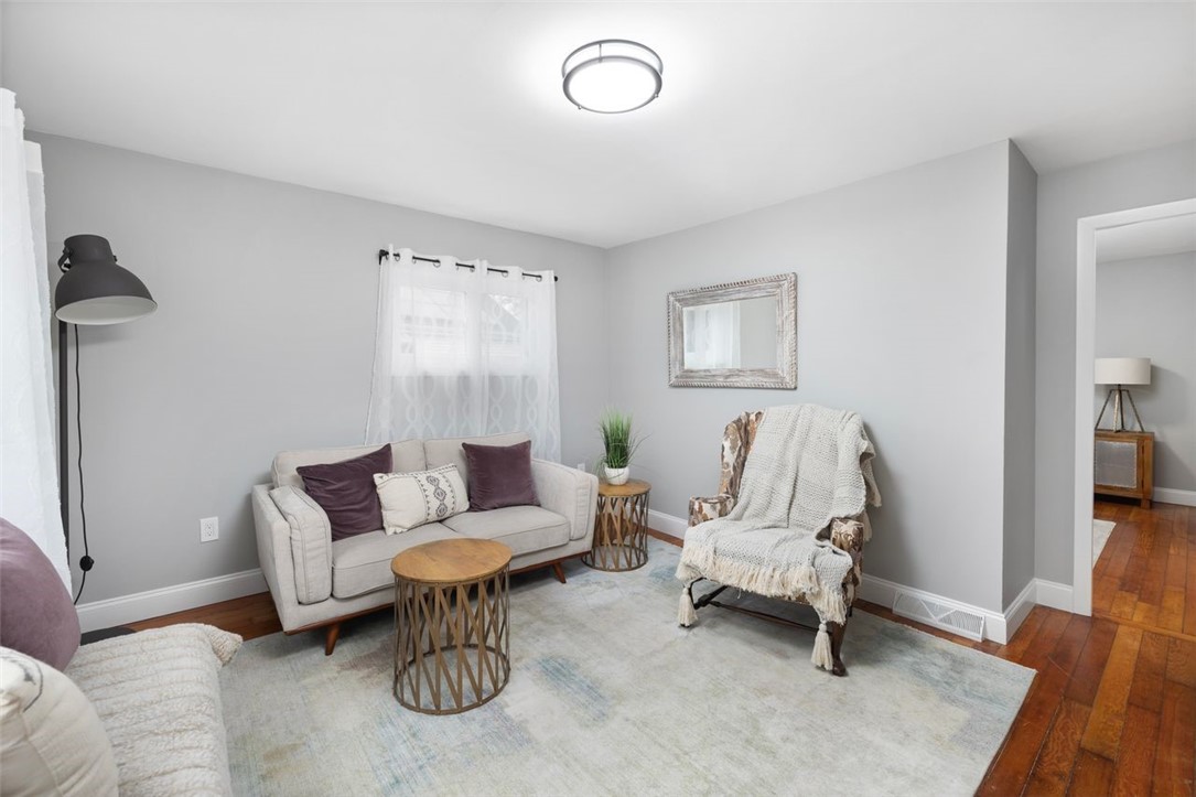 Tiverton, Rhode Island, 02878, United States, 4 Bedrooms Bedrooms, ,2 BathroomsBathrooms,Residential,For Sale,1992829