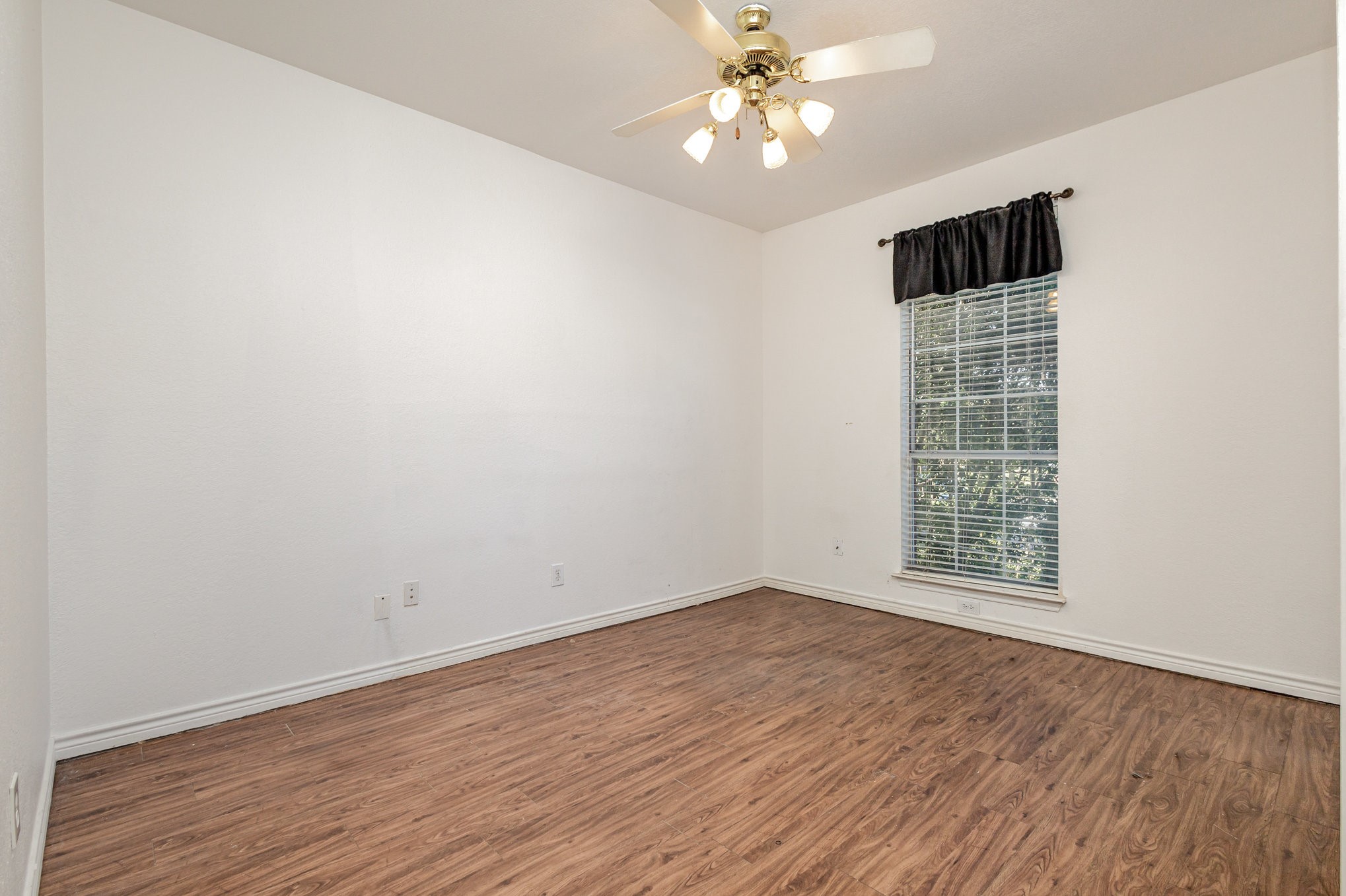 Carrollton, Texas, 75007, United States, 5 Bedrooms Bedrooms, ,3 BathroomsBathrooms,Residential,For Sale,1965546