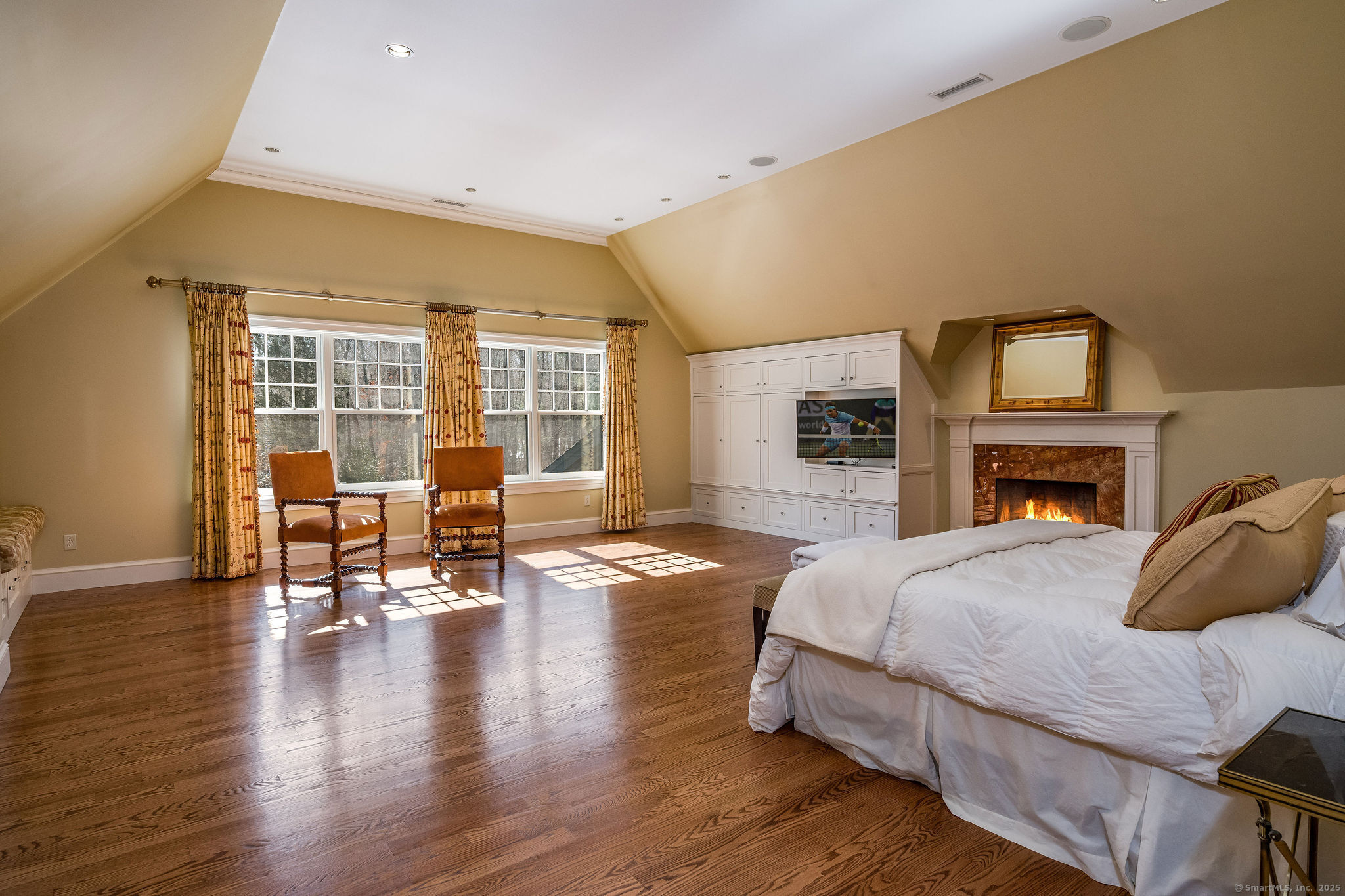 Guilford, Connecticut, 06437, United States, 5 Bedrooms Bedrooms, ,8 BathroomsBathrooms,Residential,For Sale,1903755