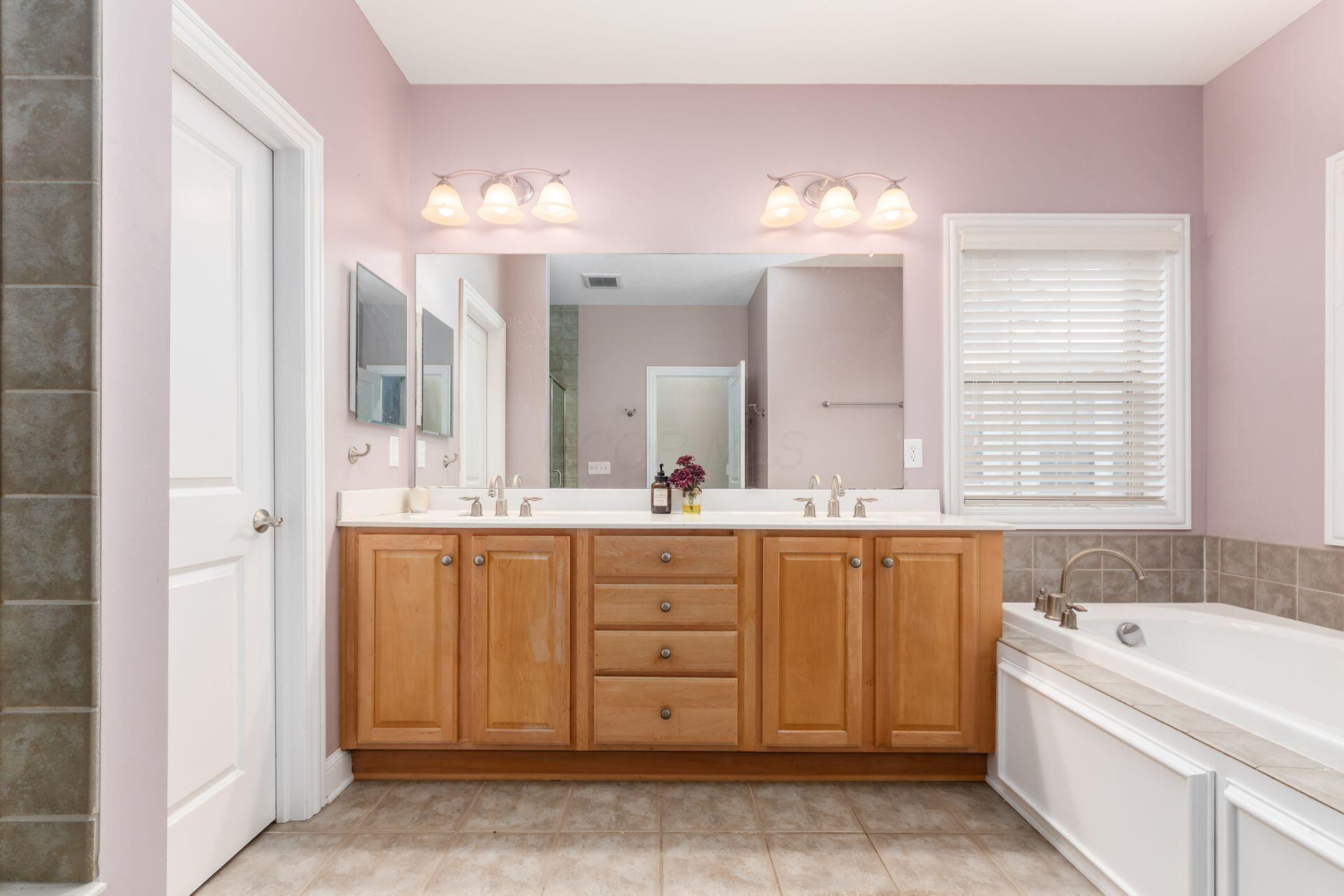 Dublin, Ohio, 43017, United States, 3 Bedrooms Bedrooms, ,3 BathroomsBathrooms,Residential,For Sale,1993480