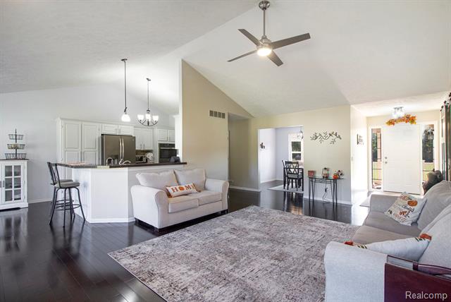 Oceola Twp, Michigan, 48843, United States, 3 Bedrooms Bedrooms, ,4 BathroomsBathrooms,Residential,For Sale,1980235