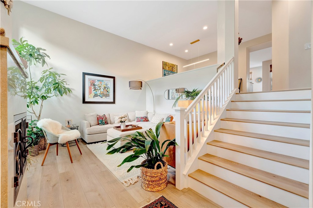 Huntington Beach, California, 92648, United States, 2 Bedrooms Bedrooms, ,3 BathroomsBathrooms,Residential,For Sale,1992033