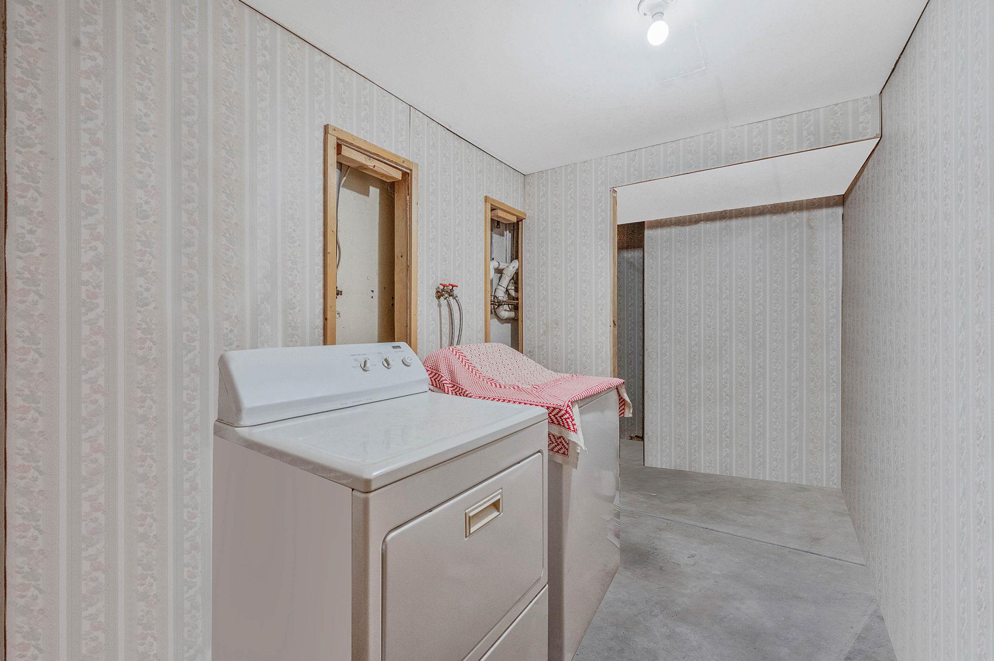 Centereach, New York, 11720, United States, 3 Bedrooms Bedrooms, ,3 BathroomsBathrooms,Residential,For Sale,1821298