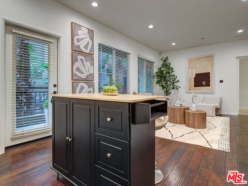 Playa Vista, California, 90094, United States, 2 Bedrooms Bedrooms, ,2 BathroomsBathrooms,Residential,For Sale,1917212
