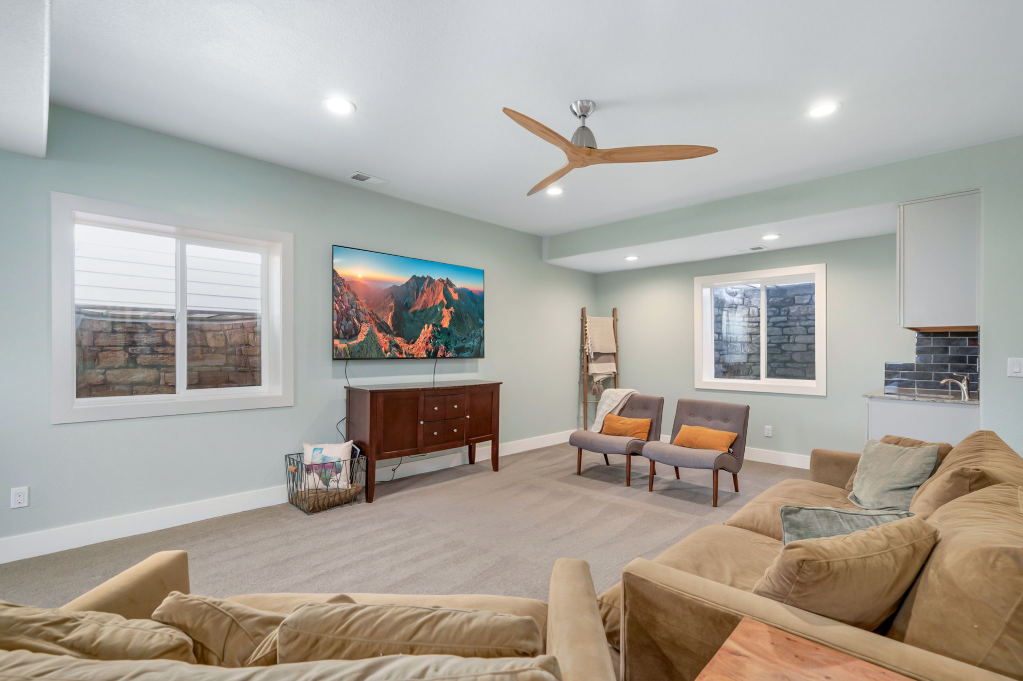  Great 2 Story With Main Floor Master Located Between Raindance and Pelican Lakes - 物件實景