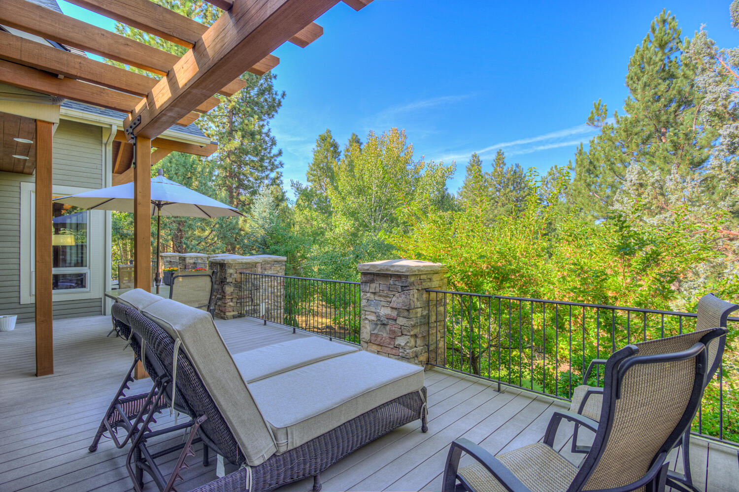 Bend, Oregon, 97703, United States, 4 Bedrooms Bedrooms, ,5 BathroomsBathrooms,Residential,For Sale,1979123