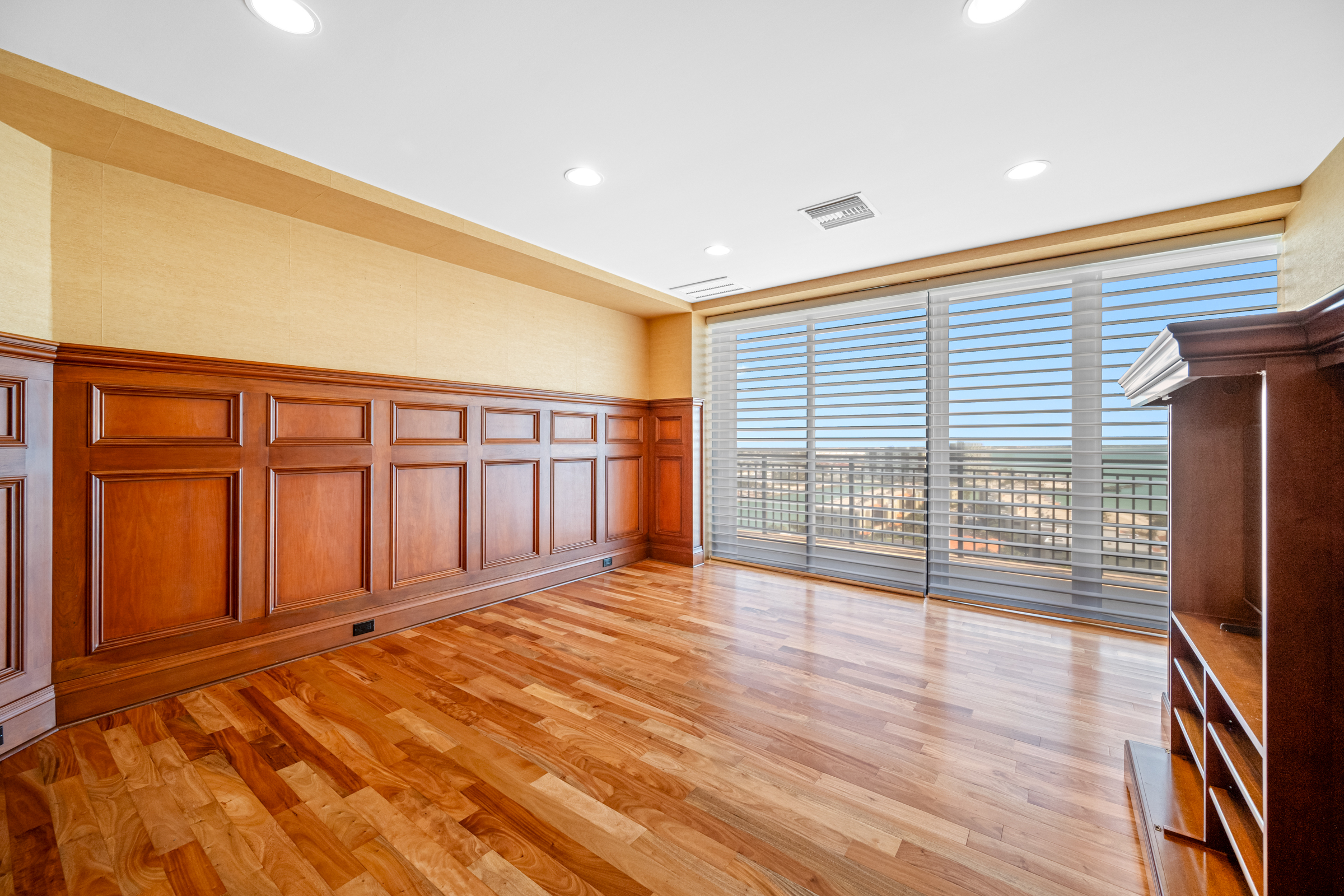 Treasure Island, Florida, 33706, United States, 2 Bedrooms Bedrooms, ,4 BathroomsBathrooms,Residential,For Sale,1830470