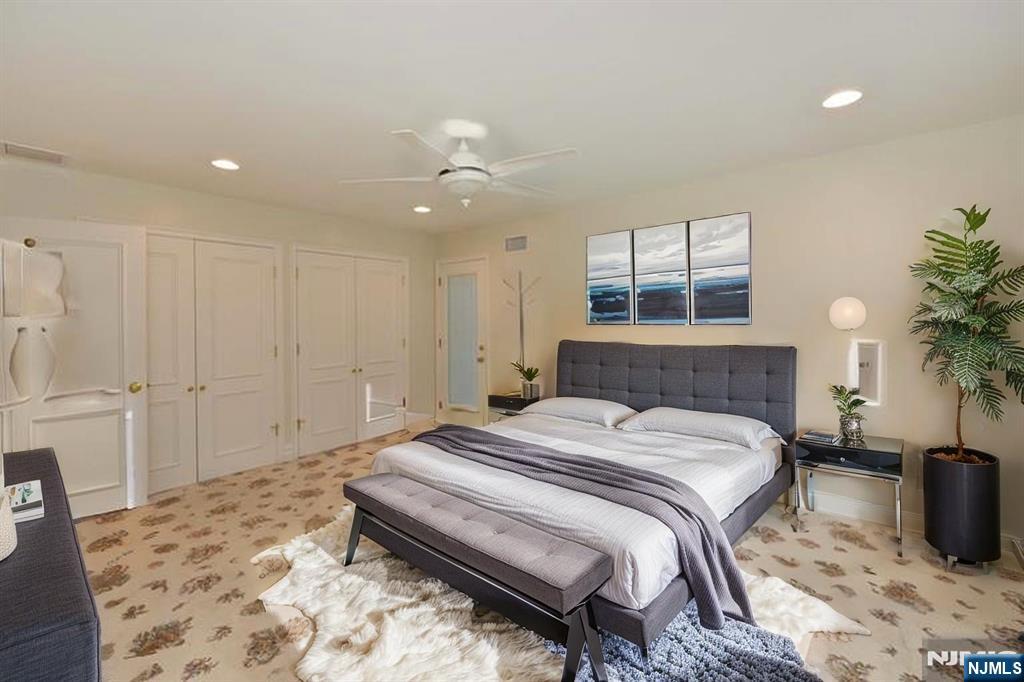 Fort Lee, New Jersey, 07024, United States, 5 Bedrooms Bedrooms, ,5 BathroomsBathrooms,Residential,For Sale,1942232