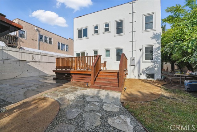 Los Angeles, California, 90018, United States, 5 Bedrooms Bedrooms, ,5 BathroomsBathrooms,Residential,For Sale,1984330