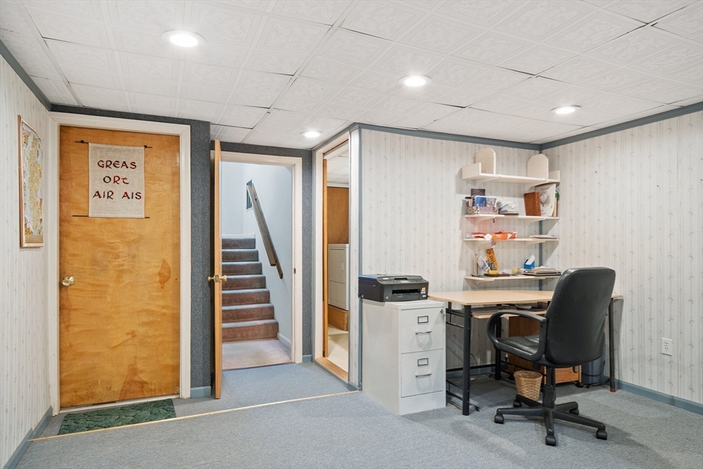 Salem, Massachusetts, 01970, United States, 2 Bedrooms Bedrooms, ,3 BathroomsBathrooms,Residential,For Sale,1932655