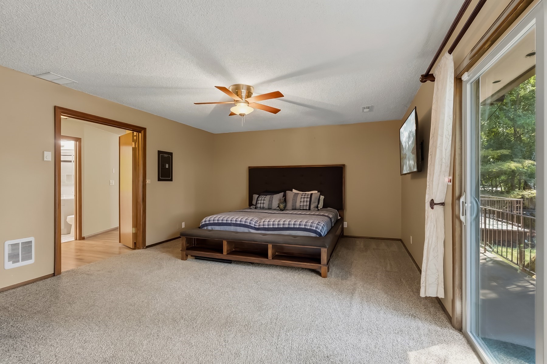  1023 N Crestline Dr - 物件實景