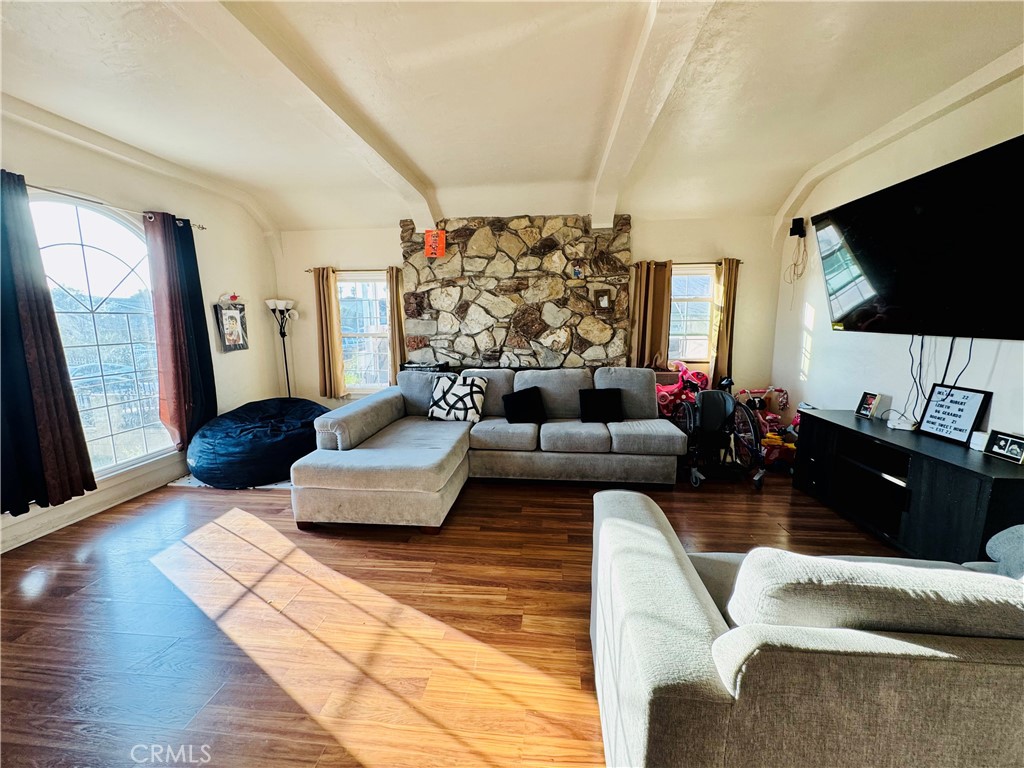 Los Angeles, California, 90023, United States, 4 Bedrooms Bedrooms, ,3 BathroomsBathrooms,Residential,For Sale,2013063