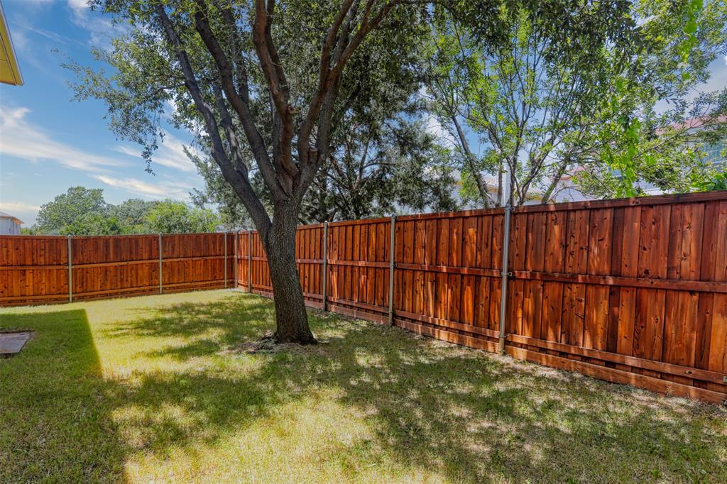 Dallas, Texas, 75212, United States, 5 Bedrooms Bedrooms, ,3 BathroomsBathrooms,Residential,For Sale,1902272