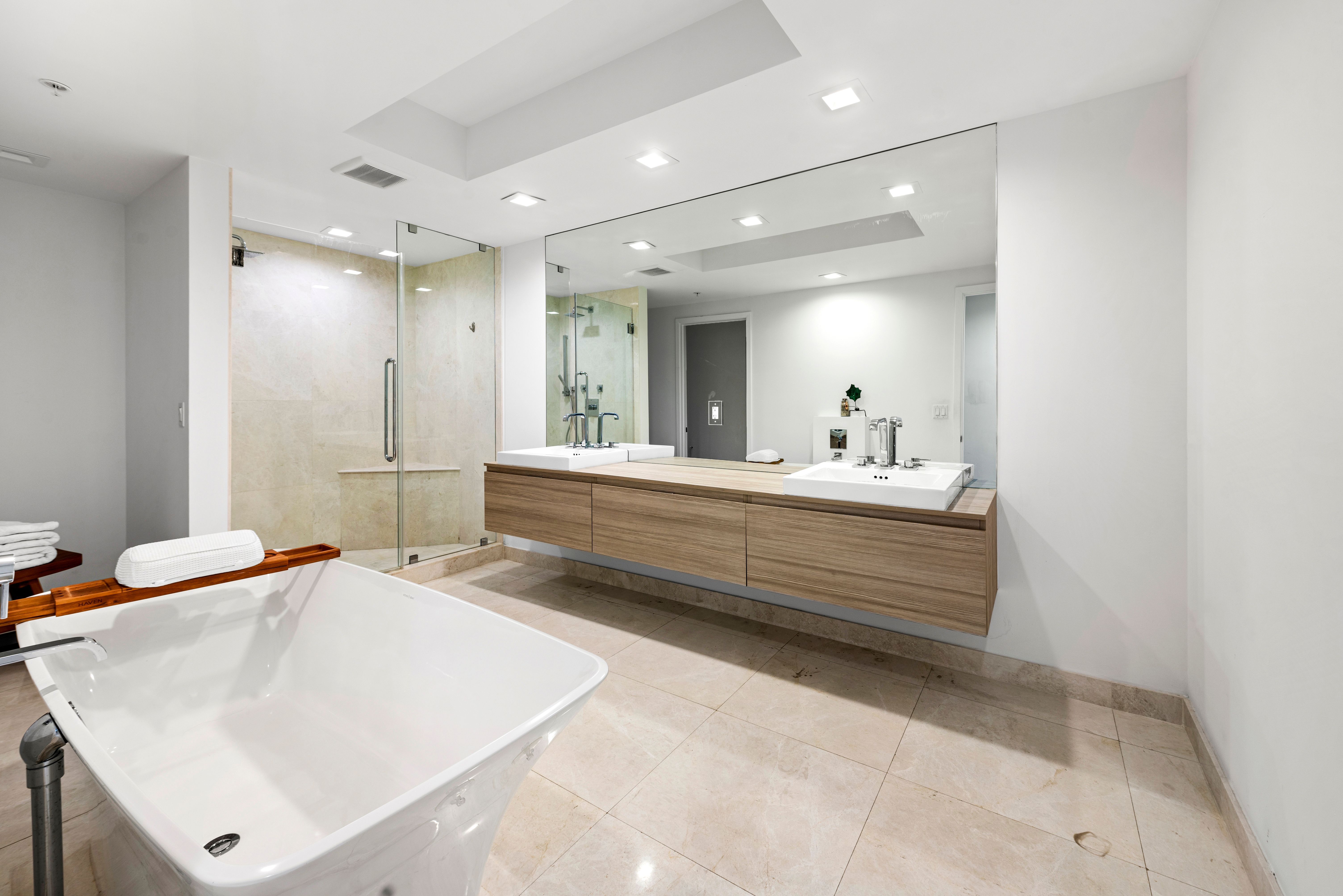  17111 Biscayne Blvd, North Miami Beach, FL, 33160 - 物件實景