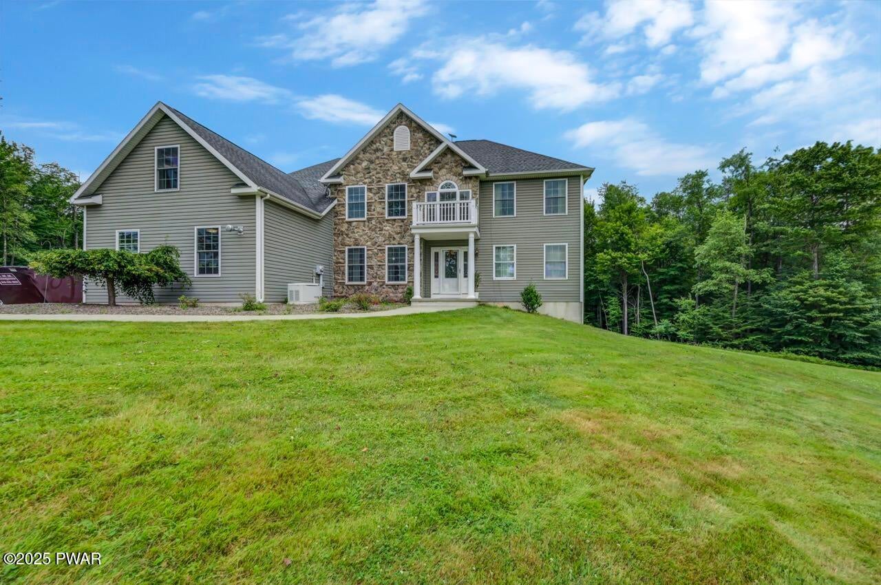 Honesdale, Pennsylvania, 18431, United States, 5 Bedrooms Bedrooms, ,4 BathroomsBathrooms,Residential,For Sale,1973688