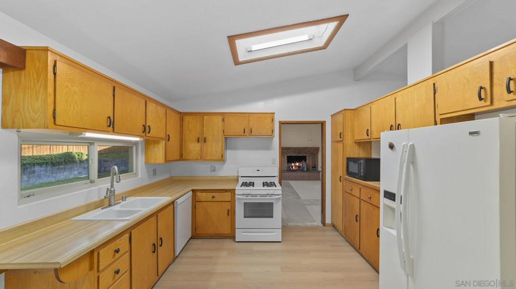 Vista, California, 92083, United States, 3 Bedrooms Bedrooms, ,2 BathroomsBathrooms,Residential,For Sale,2048591