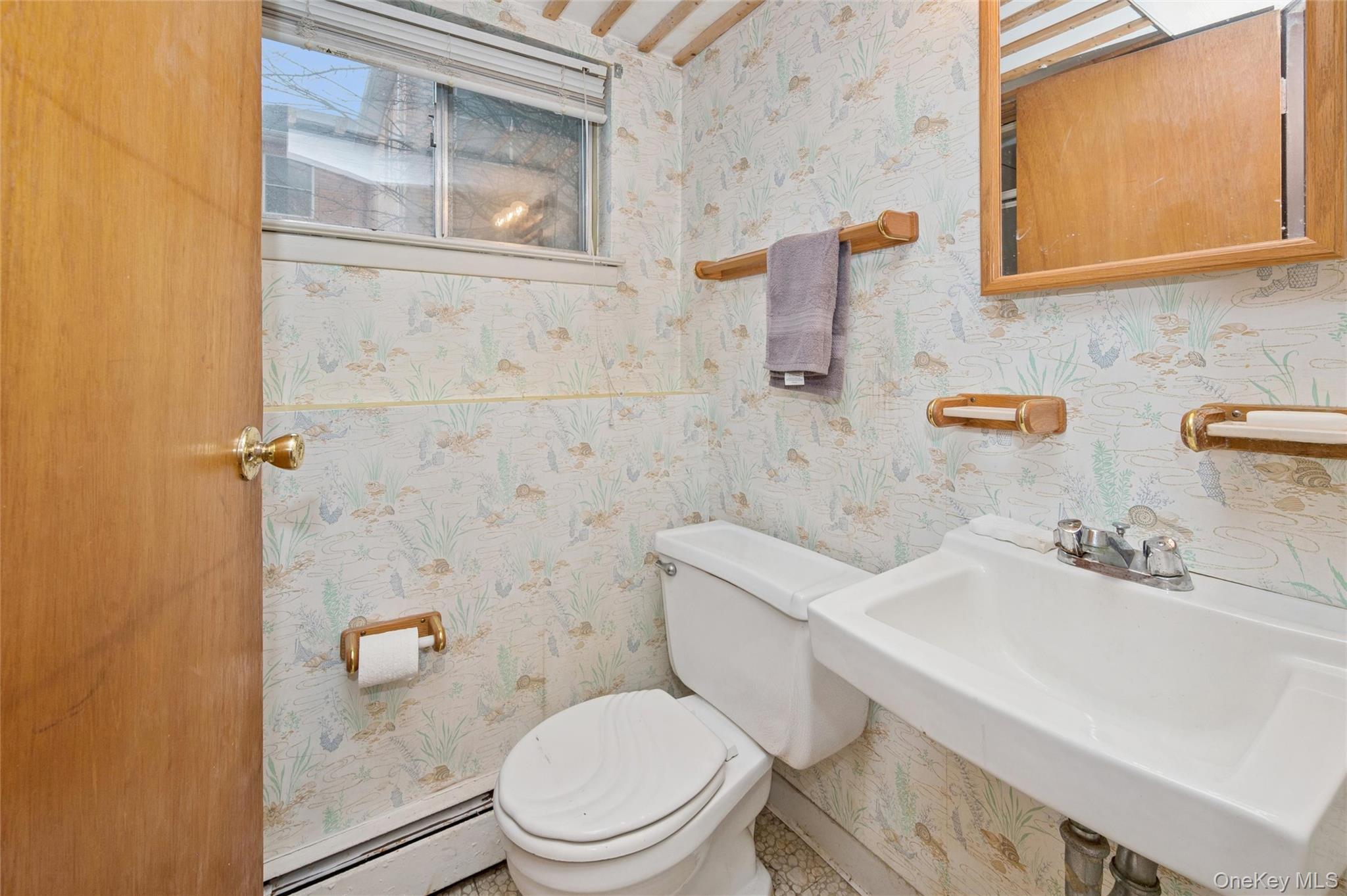 Hicksville, New York, 11801, United States, 4 Bedrooms Bedrooms, ,2 BathroomsBathrooms,Residential,For Sale,1990938