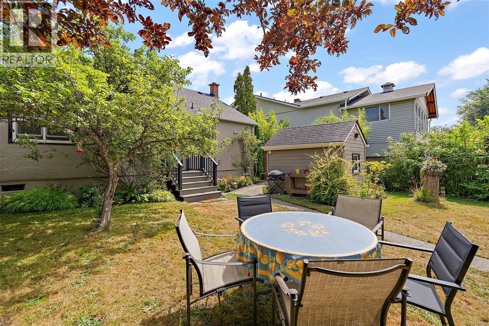 OAK BAY, British Columbia, V8R 5L1, CA, 3 Bedrooms Bedrooms, ,1 BathroomBathrooms,Residential,For Sale,1949750