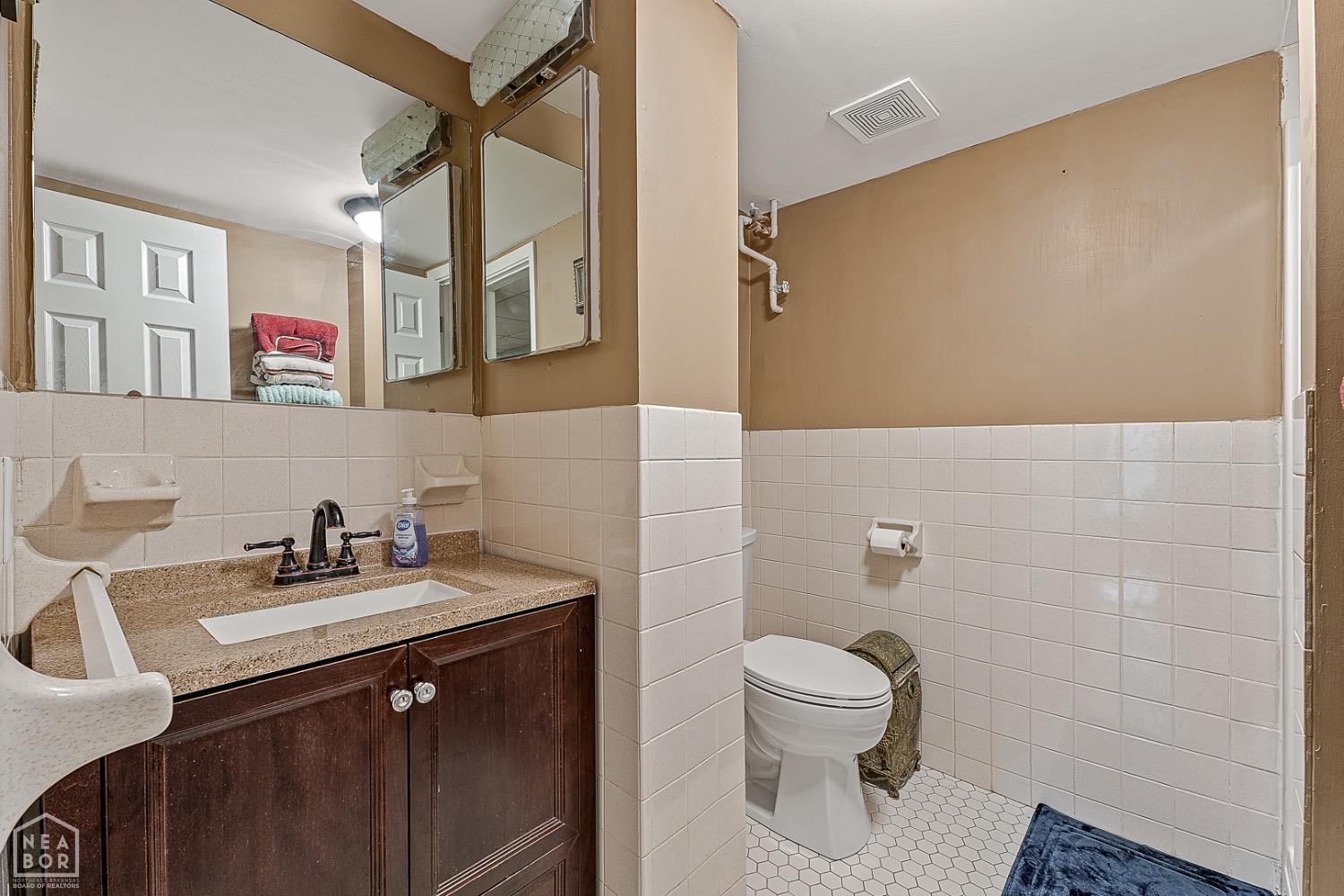 Cherokee Village, Arkansas, 72529, United States, 6 Bedrooms Bedrooms, ,3 BathroomsBathrooms,Residential,For Sale,1983477