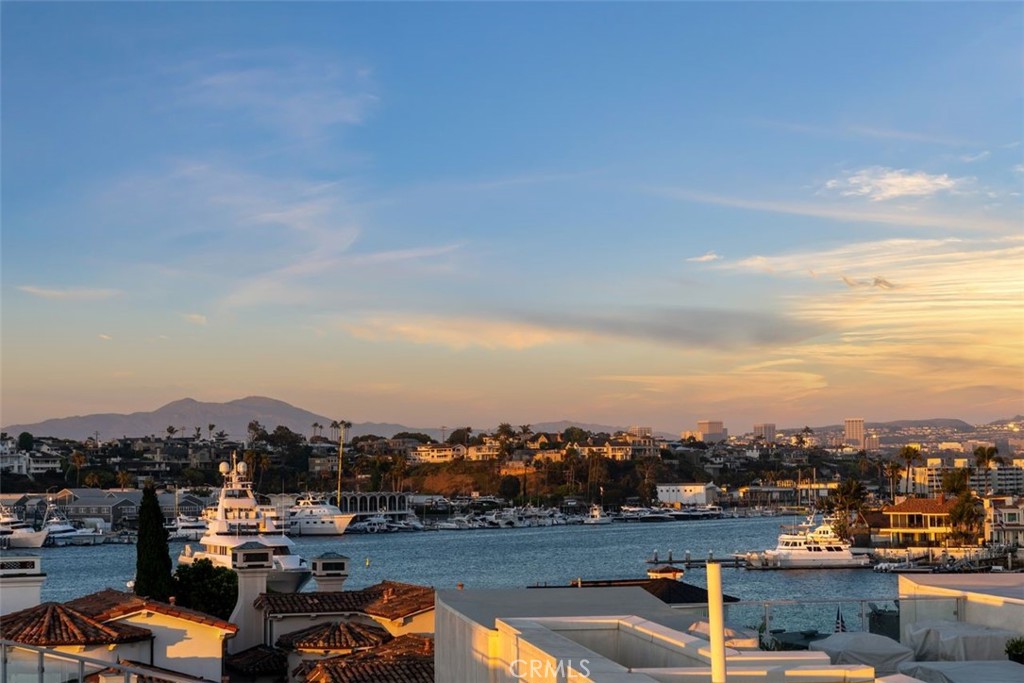 Newport Beach, California, 92663, United States, 2 Bedrooms Bedrooms, ,3 BathroomsBathrooms,Residential,For Sale,1989399