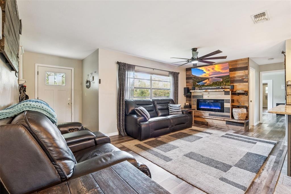 De Leon Springs, Florida, 32130, United States, 4 Bedrooms Bedrooms, ,3 BathroomsBathrooms,Residential,For Sale,1998278