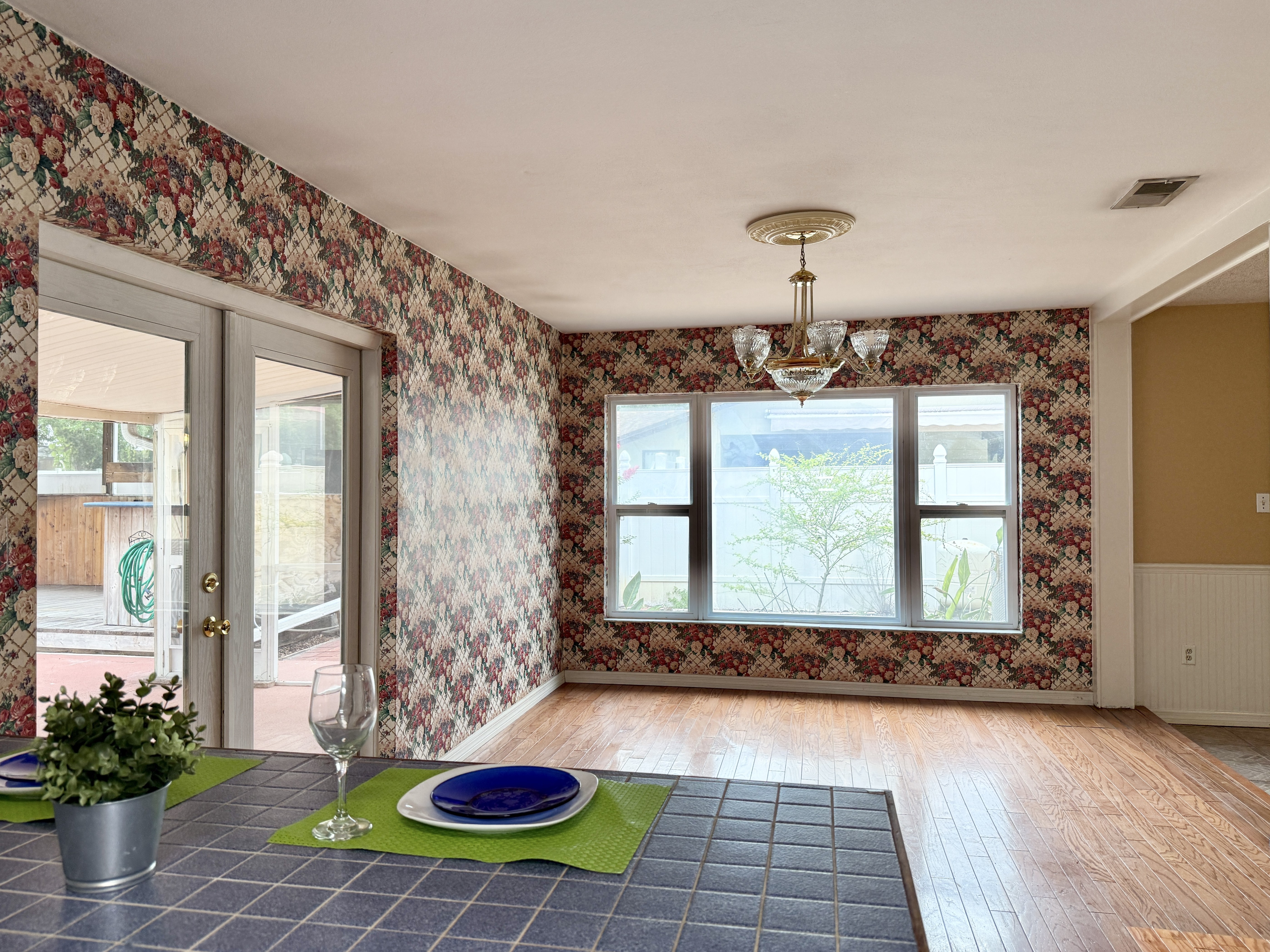 Tampa, Florida, 33618, United States, 3 Bedrooms Bedrooms, ,2 BathroomsBathrooms,Residential,For Sale,1931261