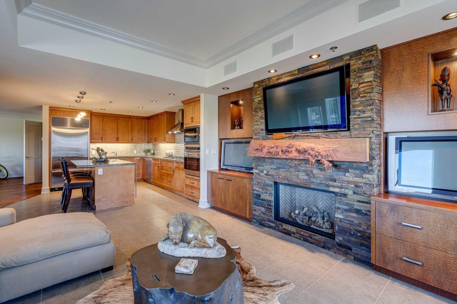 CALGARY, Alberta, T2P 5N4, CA, 2 Bedrooms Bedrooms, ,3 BathroomsBathrooms,Residential,For Sale,1837238