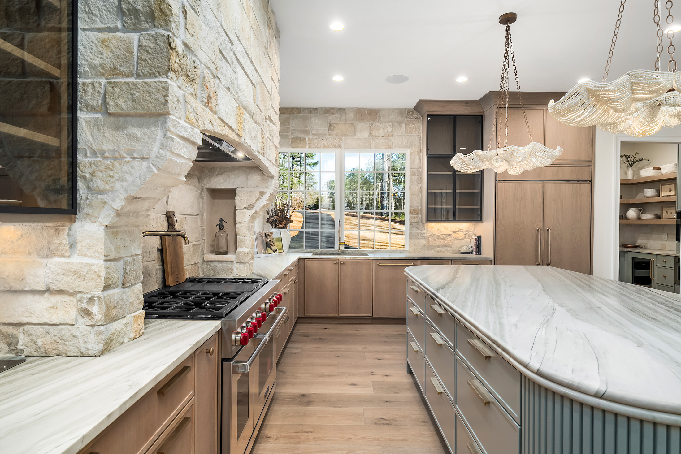 Timeless Craftsmanship in Gated Estate on Over Two Private Acres - 物件實景