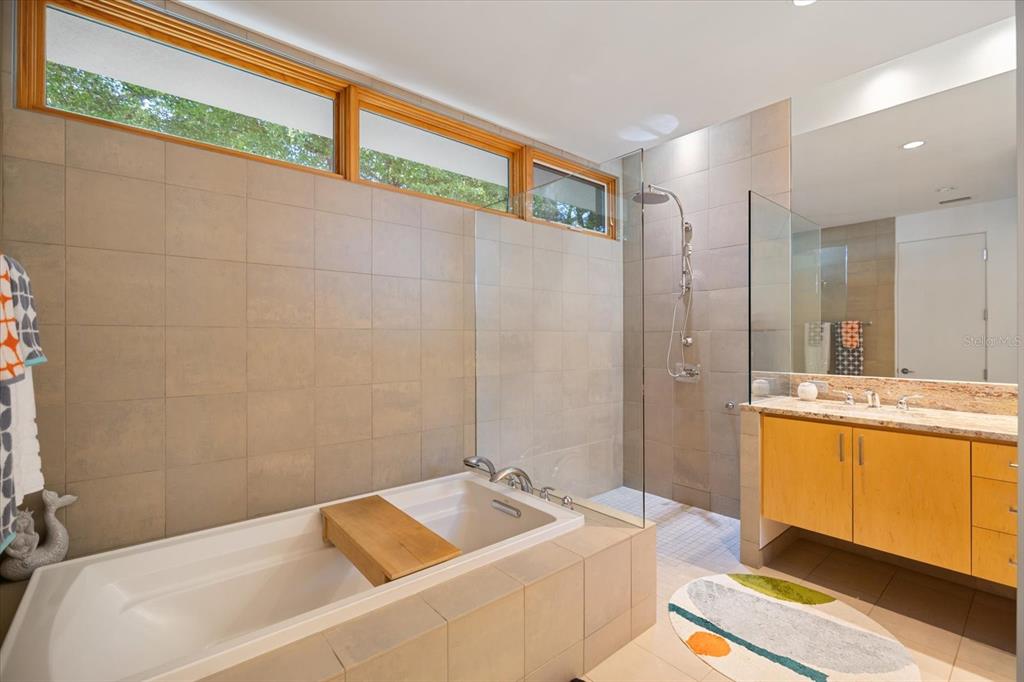 Sarasota, Florida, 34239, United States, 4 Bedrooms Bedrooms, ,5 BathroomsBathrooms,Residential,For Sale,1988202