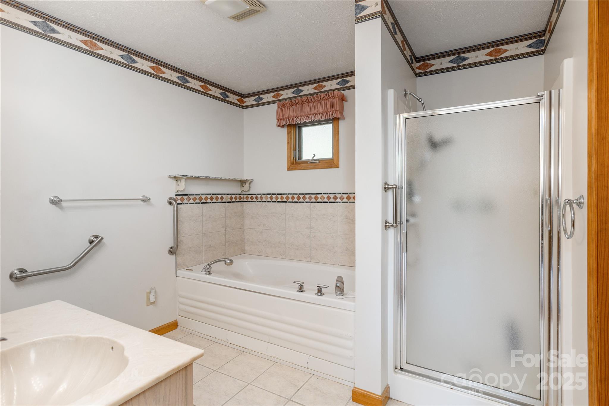 Hendersonville, North Carolina, 28792, United States, 3 Bedrooms Bedrooms, ,3 BathroomsBathrooms,Residential,For Sale,1975298