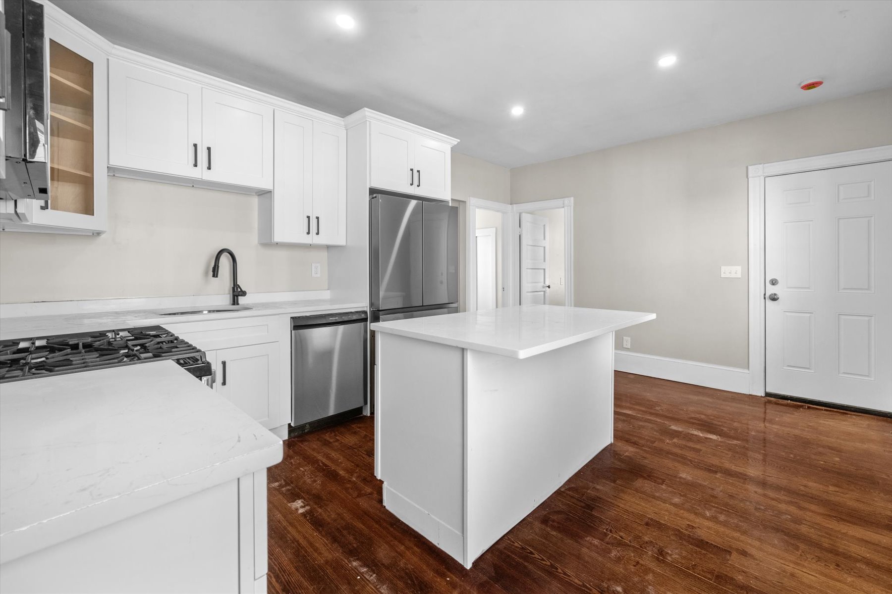  96-98 Clara St, New Bedford, MA, 02744 - 物件實景