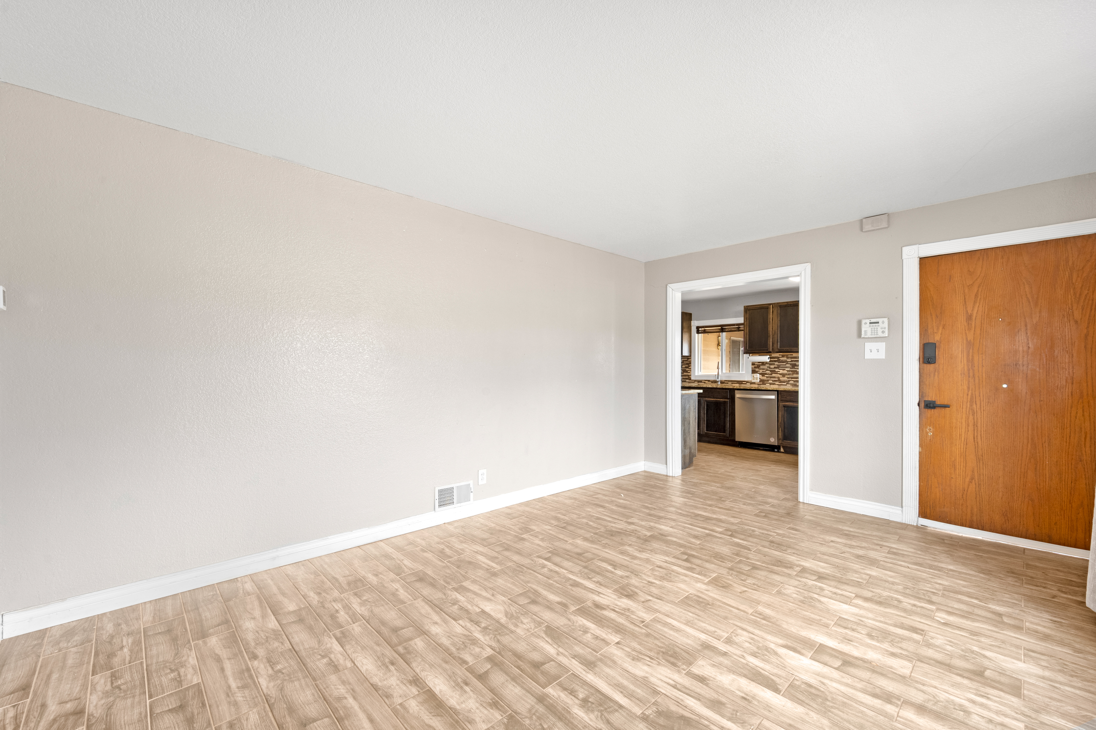  5 Bedroom Home Just Steps From Huston Lake Park - 物件實景