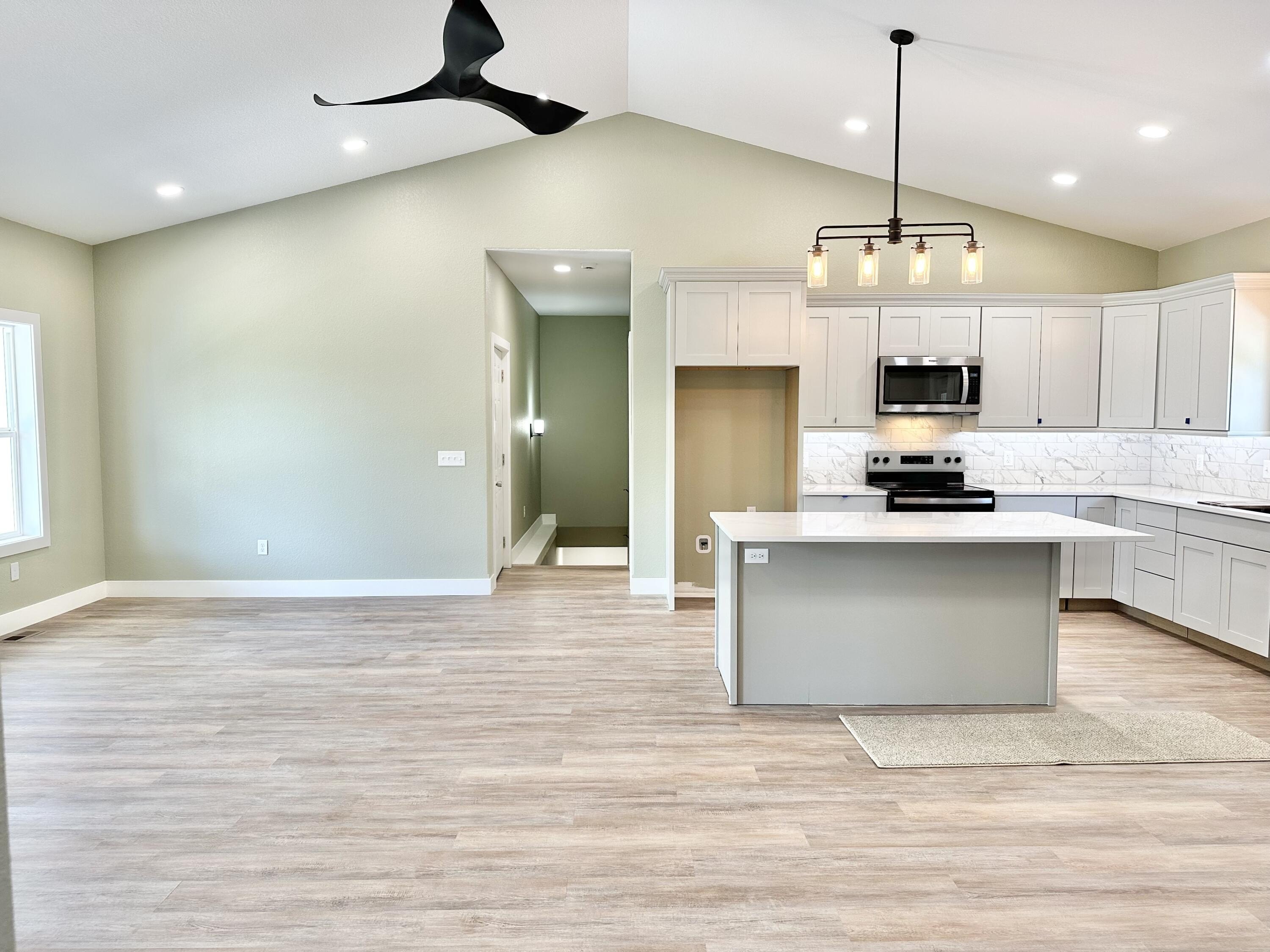 Shell Knob, Missouri, 65747, United States, 5 Bedrooms Bedrooms, ,3 BathroomsBathrooms,Residential,For Sale,1982122