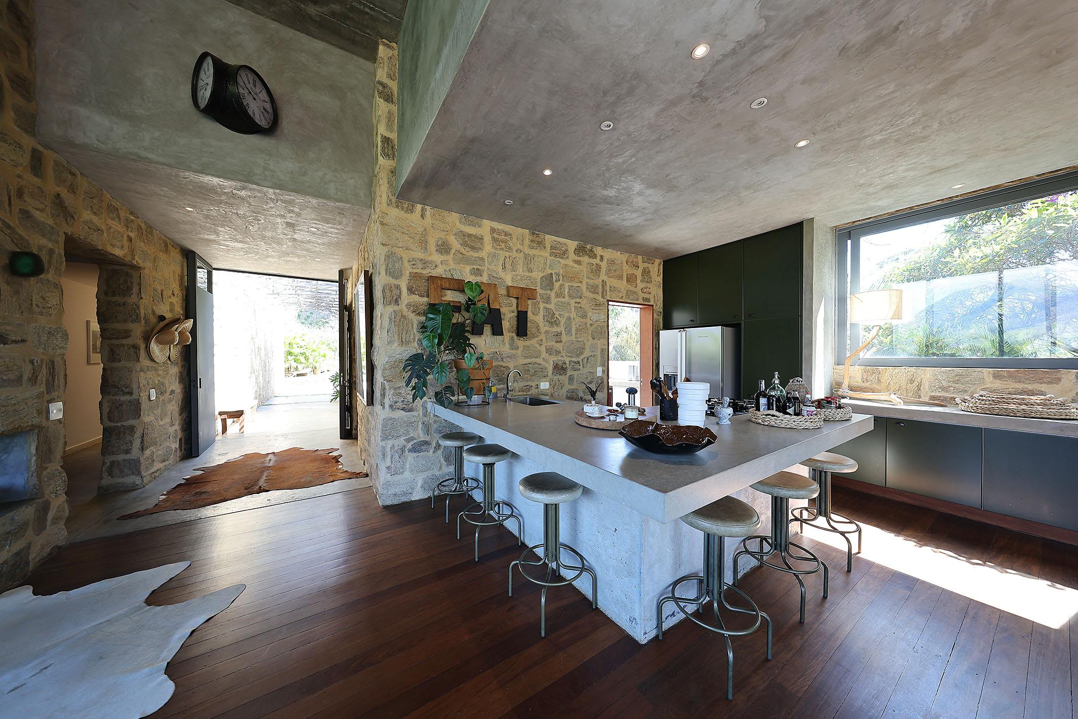  Contemporary estate immersed in nature with panoramic lake views - 物件實景
