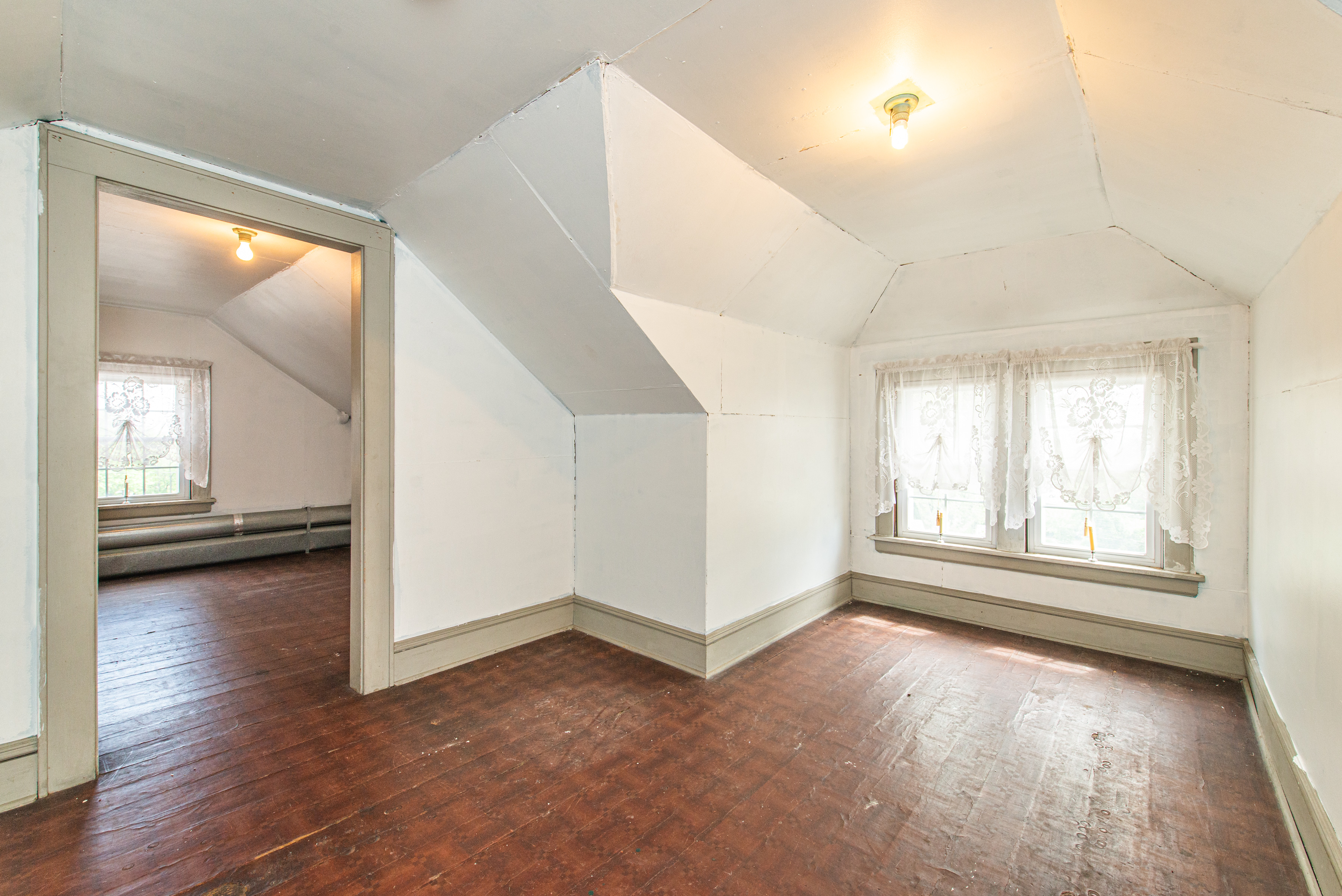 Nutley, New Jersey, 07110, United States, 3 Bedrooms Bedrooms, ,2 BathroomsBathrooms,Residential,For Sale,1935427