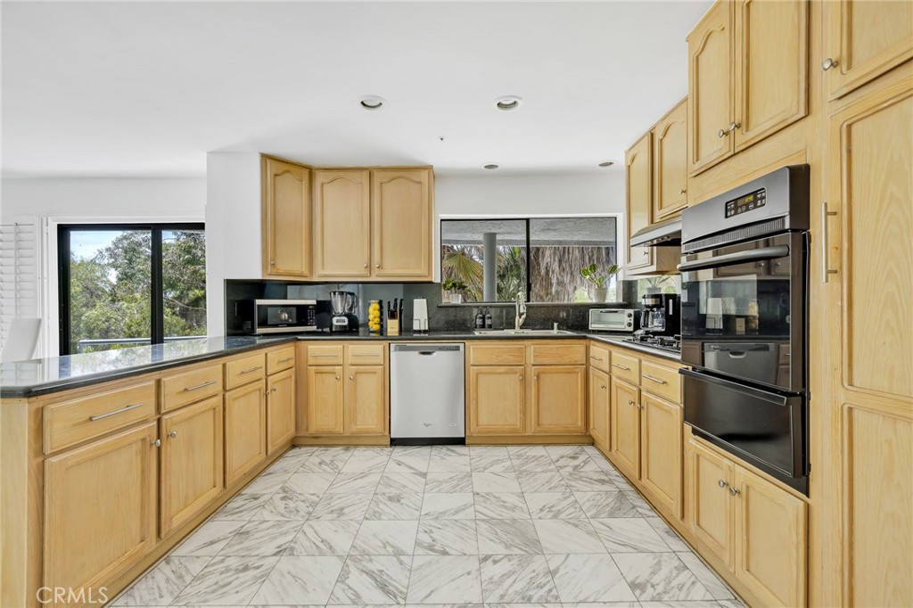 Woodland Hills, California, 91364, United States, 3 Bedrooms Bedrooms, ,3 BathroomsBathrooms,Residential,For Sale,1980470