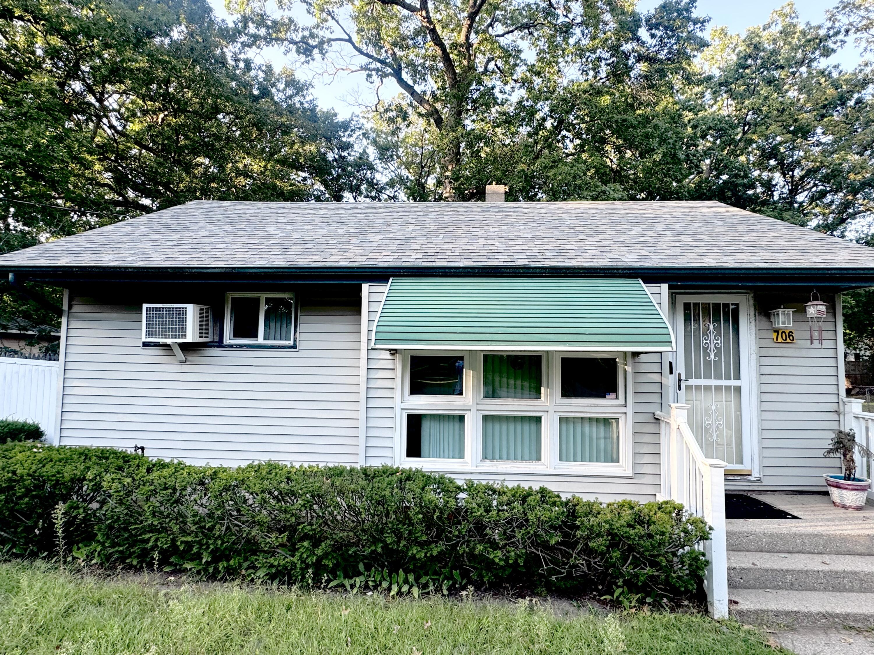 Hobart St, Michigan City, IN 46360