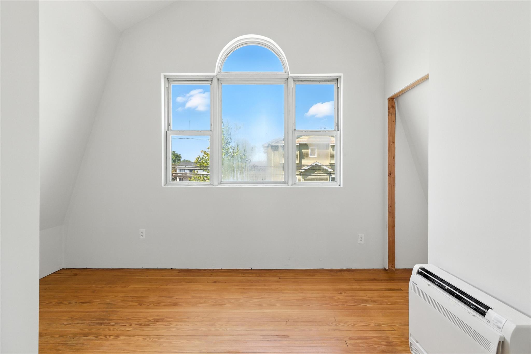 Seaford, New York, 11783, United States, 3 Bedrooms Bedrooms, ,2 BathroomsBathrooms,Residential,For Sale,1908312