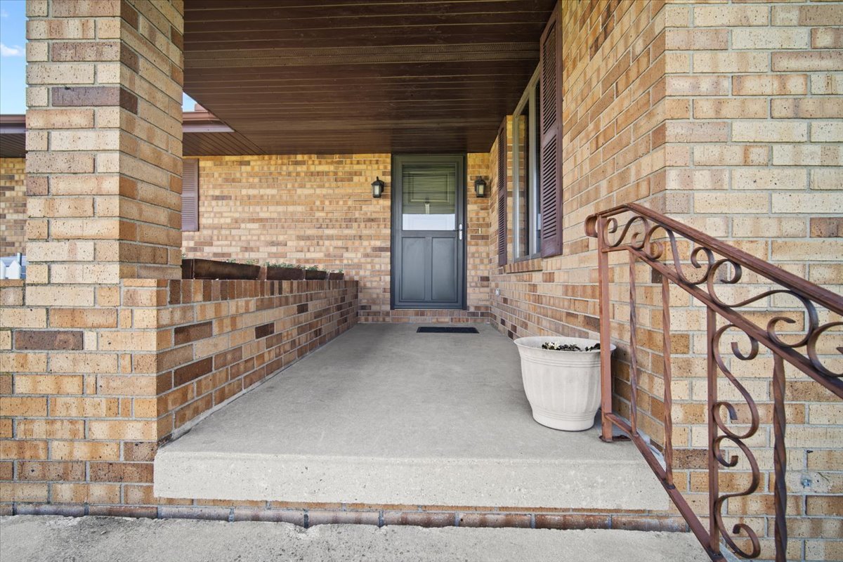 Saunemin, Illinois, 61769, United States, 4 Bedrooms Bedrooms, ,4 BathroomsBathrooms,Residential,For Sale,1958383