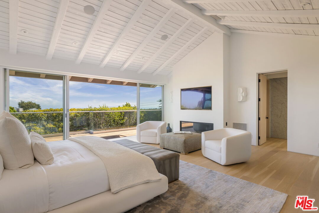 Los Angeles, California, 90049, United States, 5 Bedrooms Bedrooms, ,6 BathroomsBathrooms,Residential,For Sale,1950384