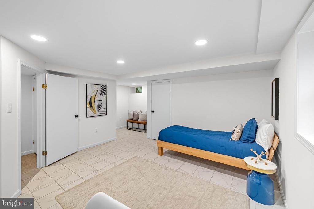 Washington, District of Columbia, 20007, United States, 4 Bedrooms Bedrooms, ,3 BathroomsBathrooms,Residential,For Sale,1975230