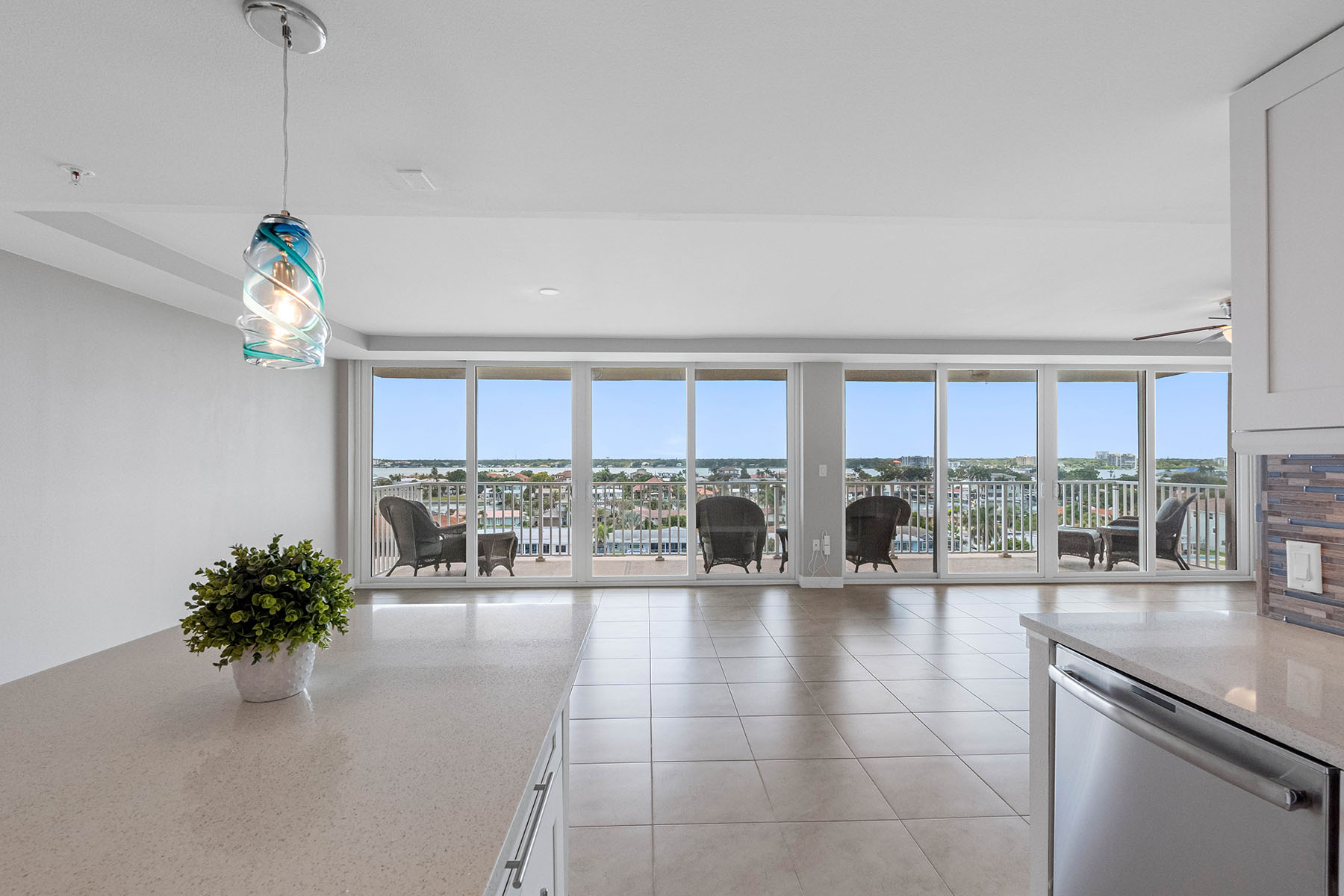  ISLAND WAY TOWERS CONDO - 物件實景