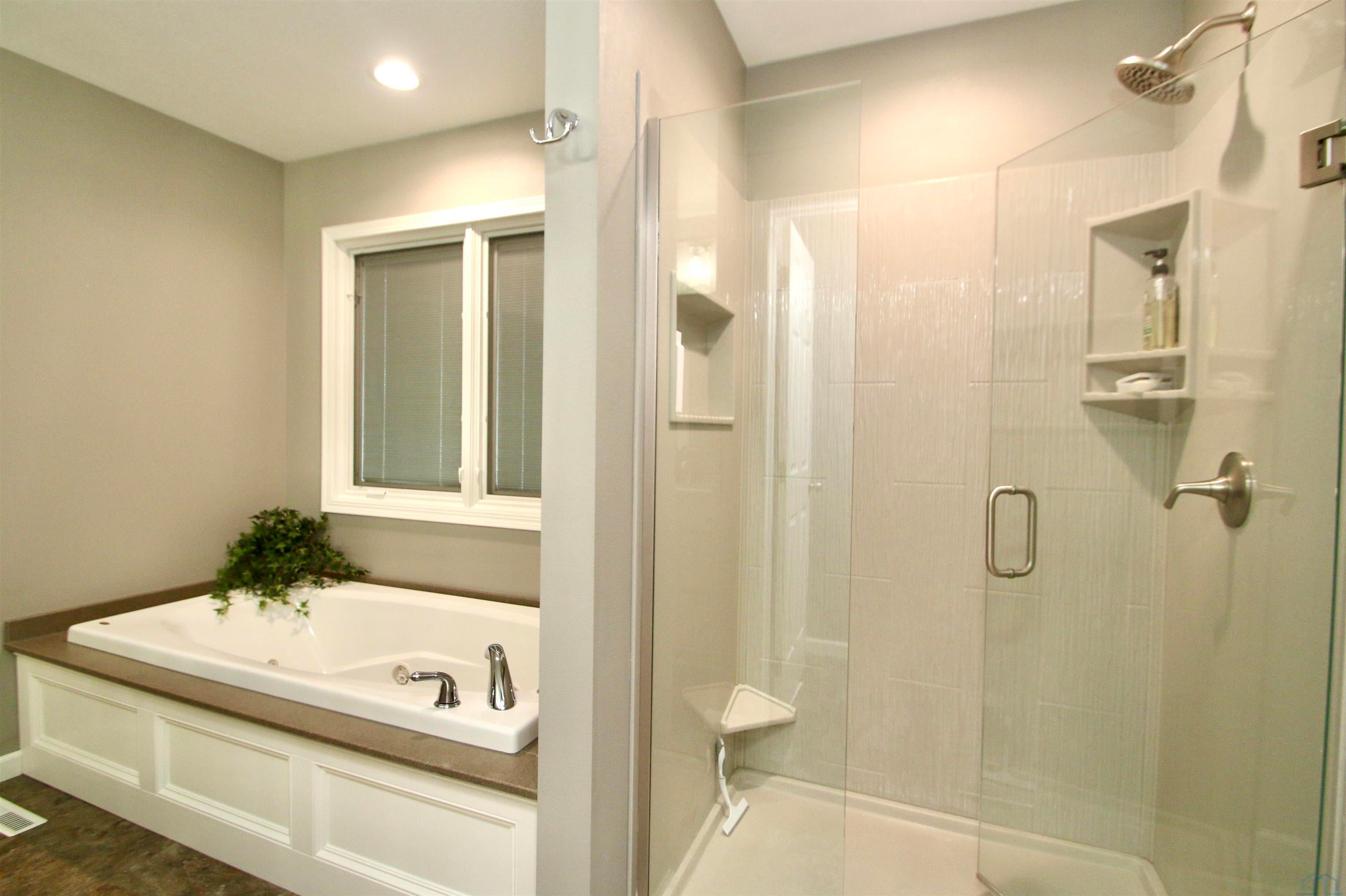 Dakota Dunes, South Dakota, 57049, United States, 4 Bedrooms Bedrooms, ,3 BathroomsBathrooms,Residential,For Sale,2033503