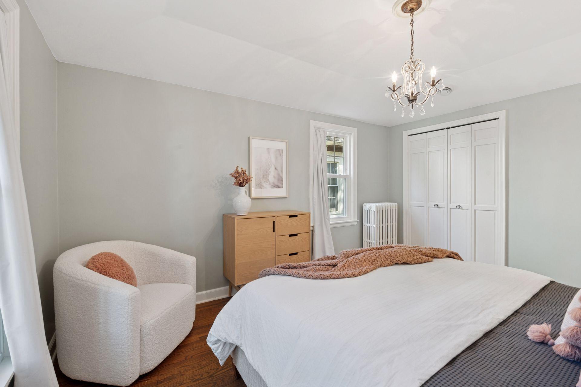 Minneapolis, Minnesota, 55410, United States, 4 Bedrooms Bedrooms, ,1 BathroomBathrooms,Residential,For Sale,1939161